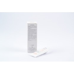 AVENE SOINS ESSENT Crème apaisante pour les yeux Tube de 10ml AVENE SOINS ESSENT Crème apaisante pour les yeux Tube de 10ml