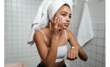 ACNÉ : Comment prévenir et traiter les boutons ?