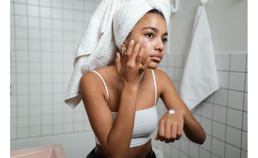 ACNÉ : Comment prévenir et traiter les boutons ?