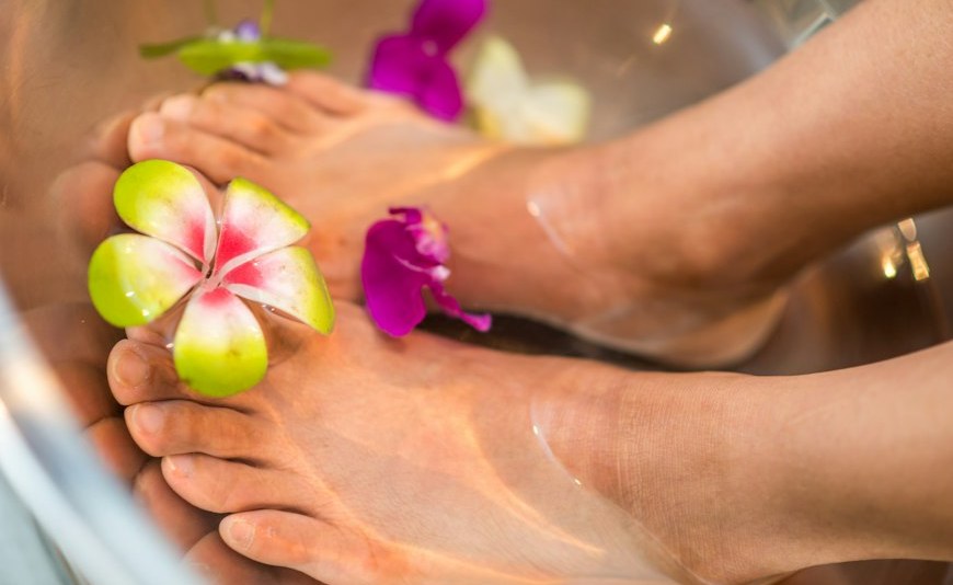 TALONS FENDILLÉS ET PIEDS TRÈS SECS : Retrouver des pieds doux et soignés